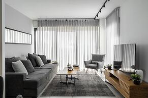 Stunning Sea View 4 BR Apt