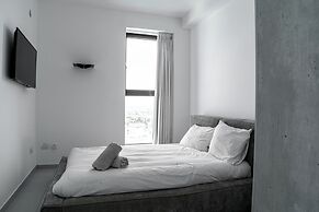 Stunning Sea View 4 BR Apt