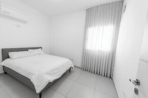 Stunning Sea View 4 BR Apt