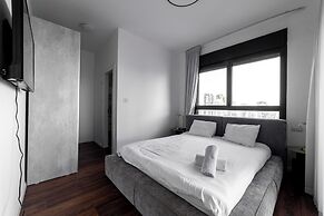 Stunning Sea View 4 BR Apt