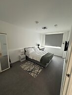 Skyview Elegance Luxury Top-floor Retreat