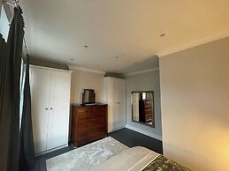 Shepherds Bush London Retreat