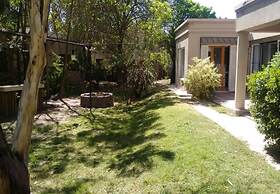 Dark Green House en Chacras de Coria