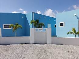 Amazing 2BR Suite w Pool Patio 5 min Dr2 Palmbeach