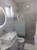 Amazing 2BR Suite w Pool Patio 5 min Dr2 Palmbeach