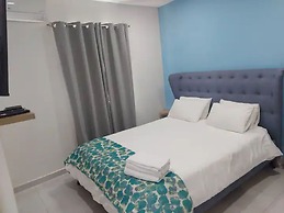 Amazing 2BR Suite w Pool Patio 5 min Dr2 Palmbeach