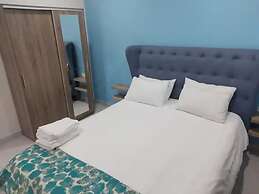 Amazing 2BR Suite w Pool Patio 5 min Dr2 Palmbeach