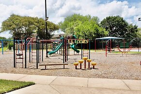 Katy Hideaway Charming 3 Bdr!