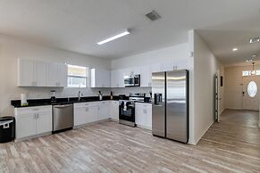 5/3 Pool Home Located in Sunset Ridge Community!