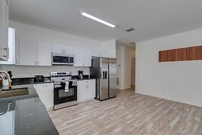 5/3 Pool Home Located in Sunset Ridge Community!