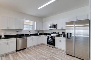 5/3 Pool Home Located in Sunset Ridge Community!