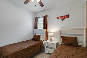 5/3 Pool Home Located in Sunset Ridge Community!