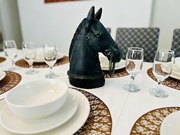 5/3 Pool Home Located in Sunset Ridge Community!