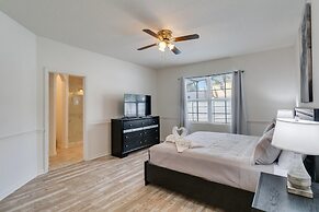 5/3 Pool Home Located in Sunset Ridge Community!