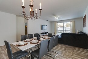 5/3 Pool Home Located in Sunset Ridge Community!