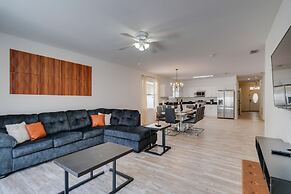 5/3 Pool Home Located in Sunset Ridge Community!