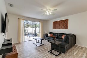 5/3 Pool Home Located in Sunset Ridge Community!