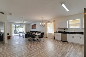 5/3 Pool Home Located in Sunset Ridge Community!