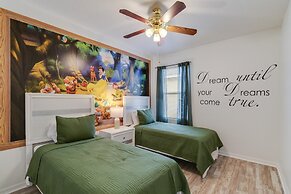 5/3 Pool Home Located in Sunset Ridge Community!