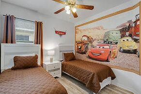 5/3 Pool Home Located in Sunset Ridge Community!