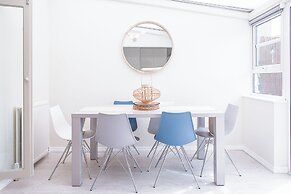 Stunning Townhouse with Large Garden