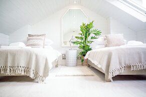 Stunning Townhouse with Large Garden