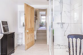 Stunning Townhouse with Large Garden