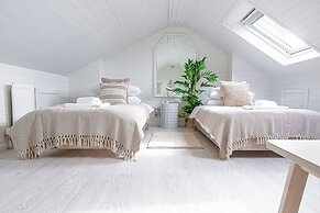 Stunning Townhouse with Large Garden