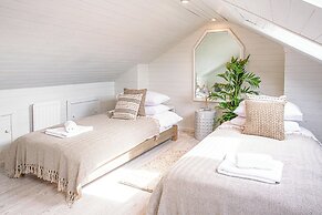 Stunning Townhouse with Large Garden