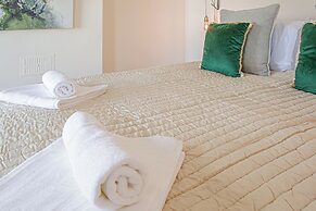 Stunning Townhouse with Large Garden