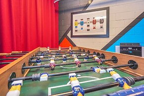 Spacious Villa: Pool, Game Room & Themed Rooms