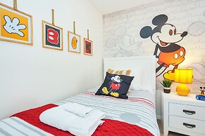 Spacious Villa: Pool, Game Room & Themed Rooms