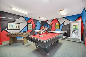 Spacious Villa: Pool, Game Room & Themed Rooms