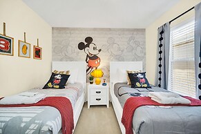 Spacious Villa: Pool, Game Room & Themed Rooms