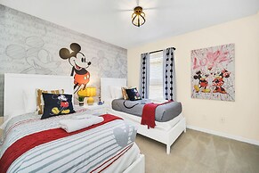 Spacious Villa: Pool, Game Room & Themed Rooms