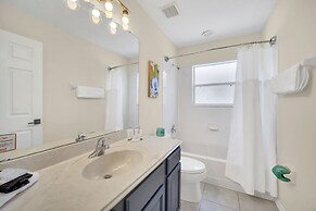 Spacious Villa: Pool, Game Room & Themed Rooms