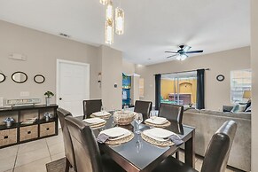 Family Oasis, Cozy Retreat With Bunk Room