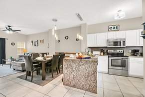 Family Oasis, Cozy Retreat With Bunk Room