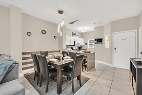 Family Oasis, Cozy Retreat With Bunk Room