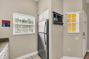 Family Oasis, Cozy Retreat With Bunk Room