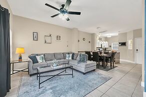 Family Oasis, Cozy Retreat With Bunk Room