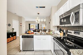 Family Oasis, Cozy Retreat With Bunk Room