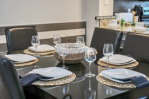 Family Oasis, Cozy Retreat With Bunk Room