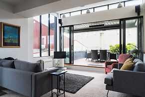 Deluxe Inner-city Apartment on Moray