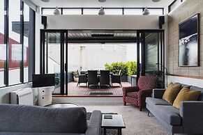 Deluxe Inner-city Apartment on Moray