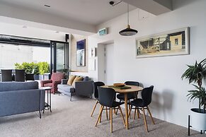 Deluxe Inner-city Apartment on Moray