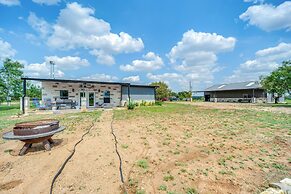 Countryside Texas Home w/ Fire Pit!
