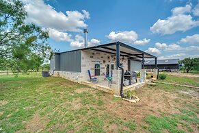 Countryside Texas Home w/ Fire Pit!