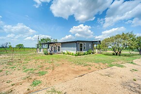 Countryside Texas Home w/ Fire Pit!