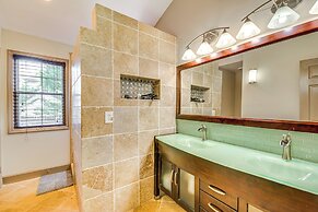 5 Mi to Lake Acworth: Georgia Gem w/ Private Patio